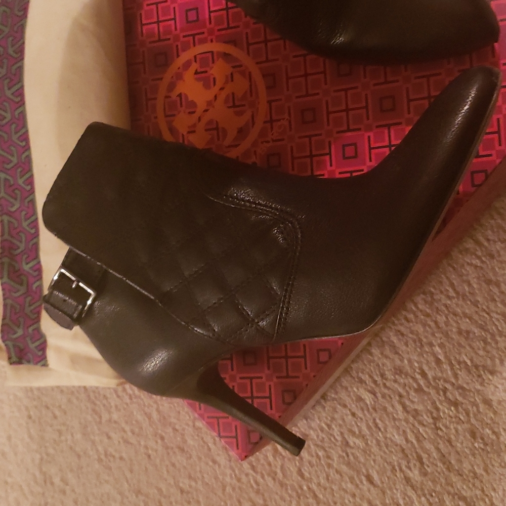 Wow Tory Burch Stiletto leather boots. Excellent condition